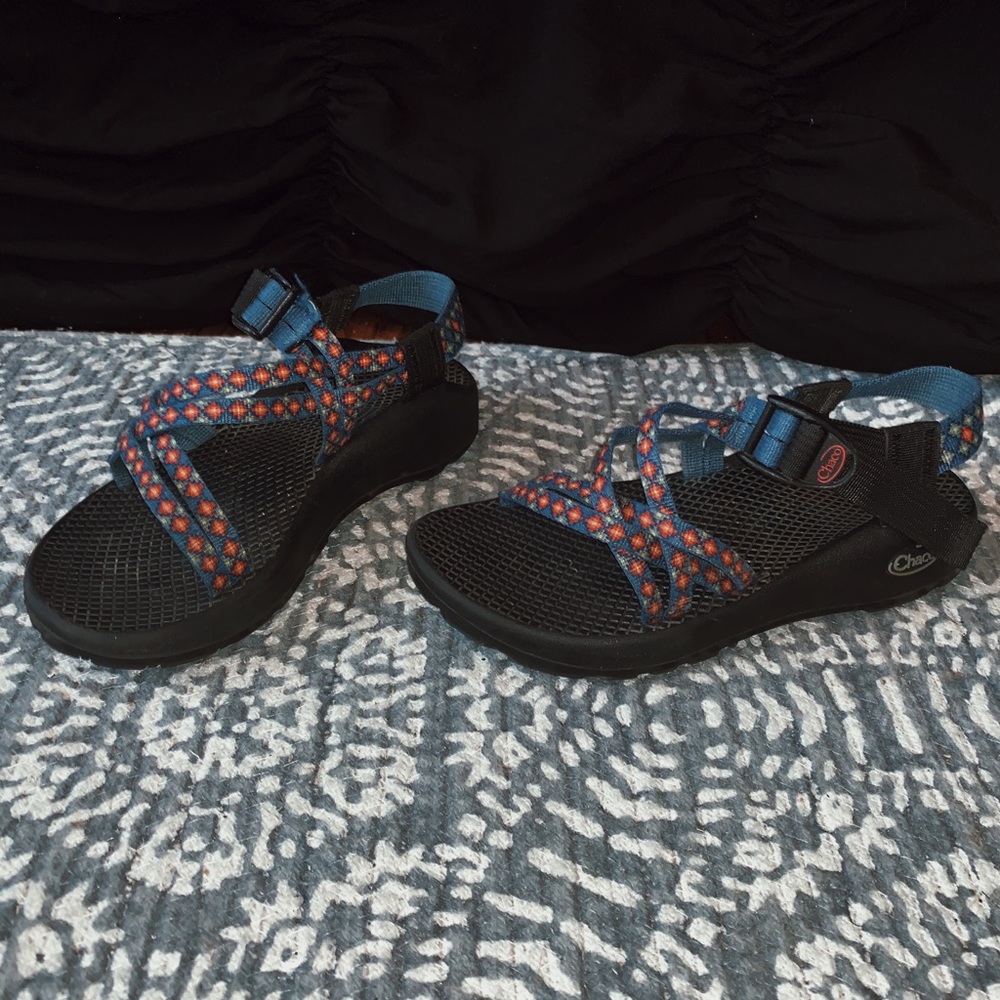 Women’s size 5 chacos